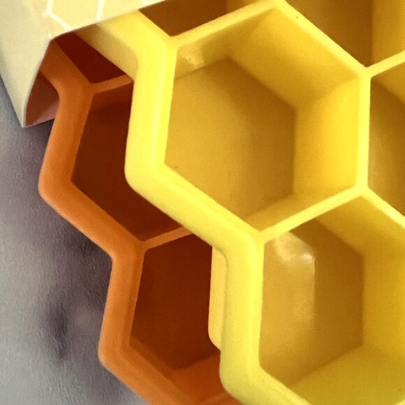 NEW Bee Chill Silicone Set of 2 Ice Trays for Hexagonal Ice, Yellow and Orange - Picture 5 of 7
